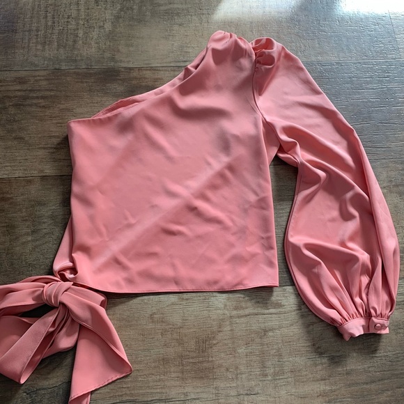 Lovers & Friends Kendall pink single sleeve side tie blouse - Picture 6 of 14